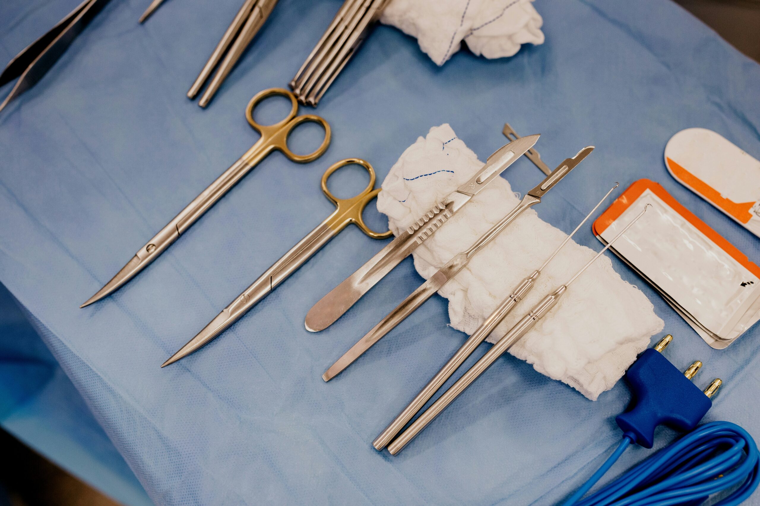 medical tray with different types of sharps